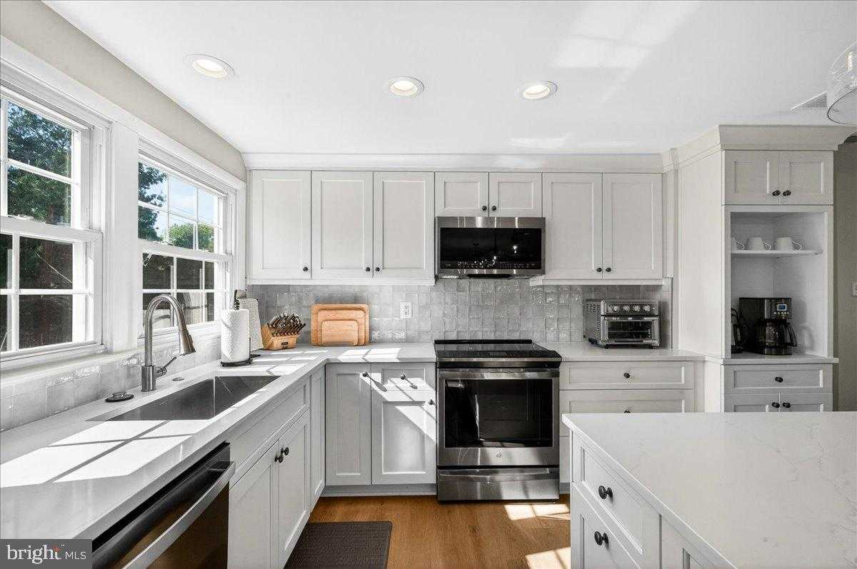 4112 Majestic Ln, Fairfax