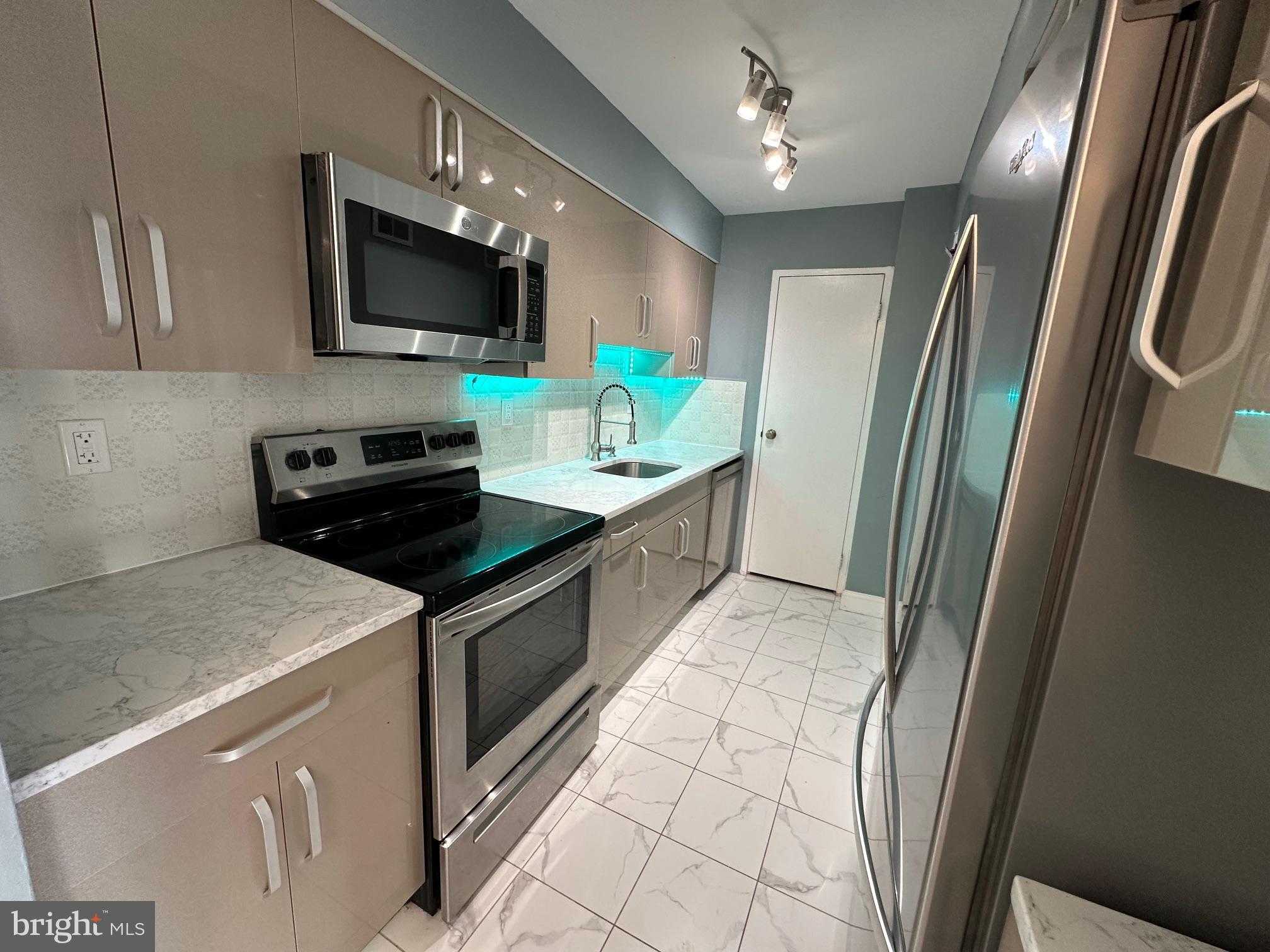 7600 Roosevelt Blvd photo 9