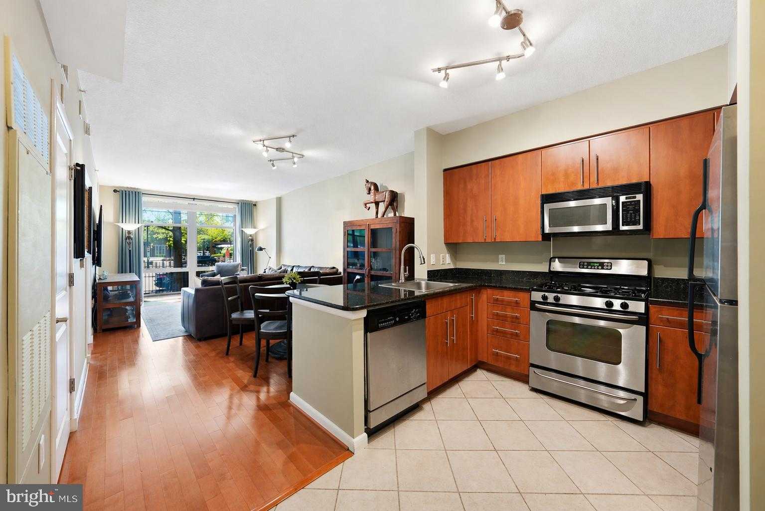 1021 N Garfield St Apt 139 photo 9