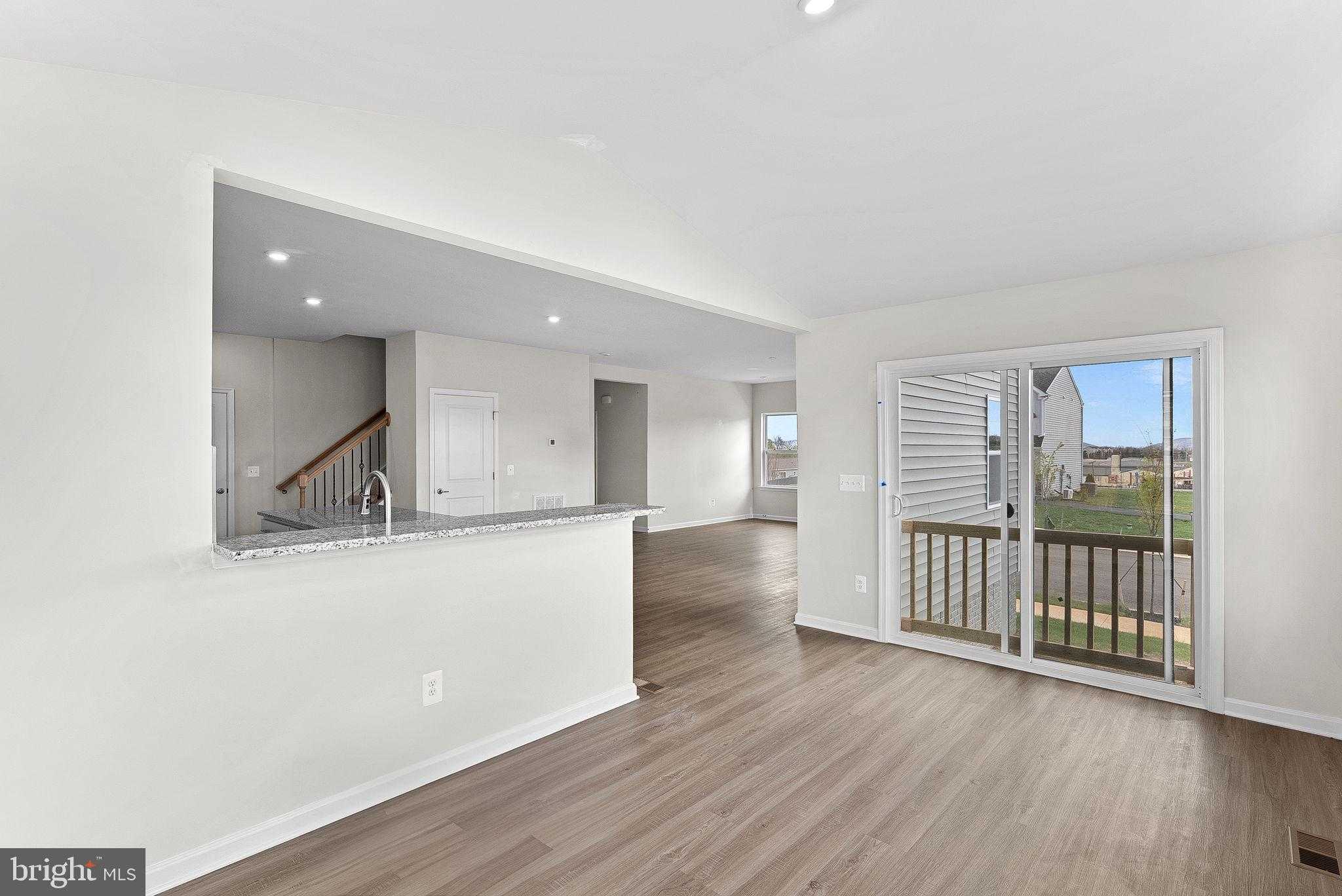 6 Foreman Rd E photo 34