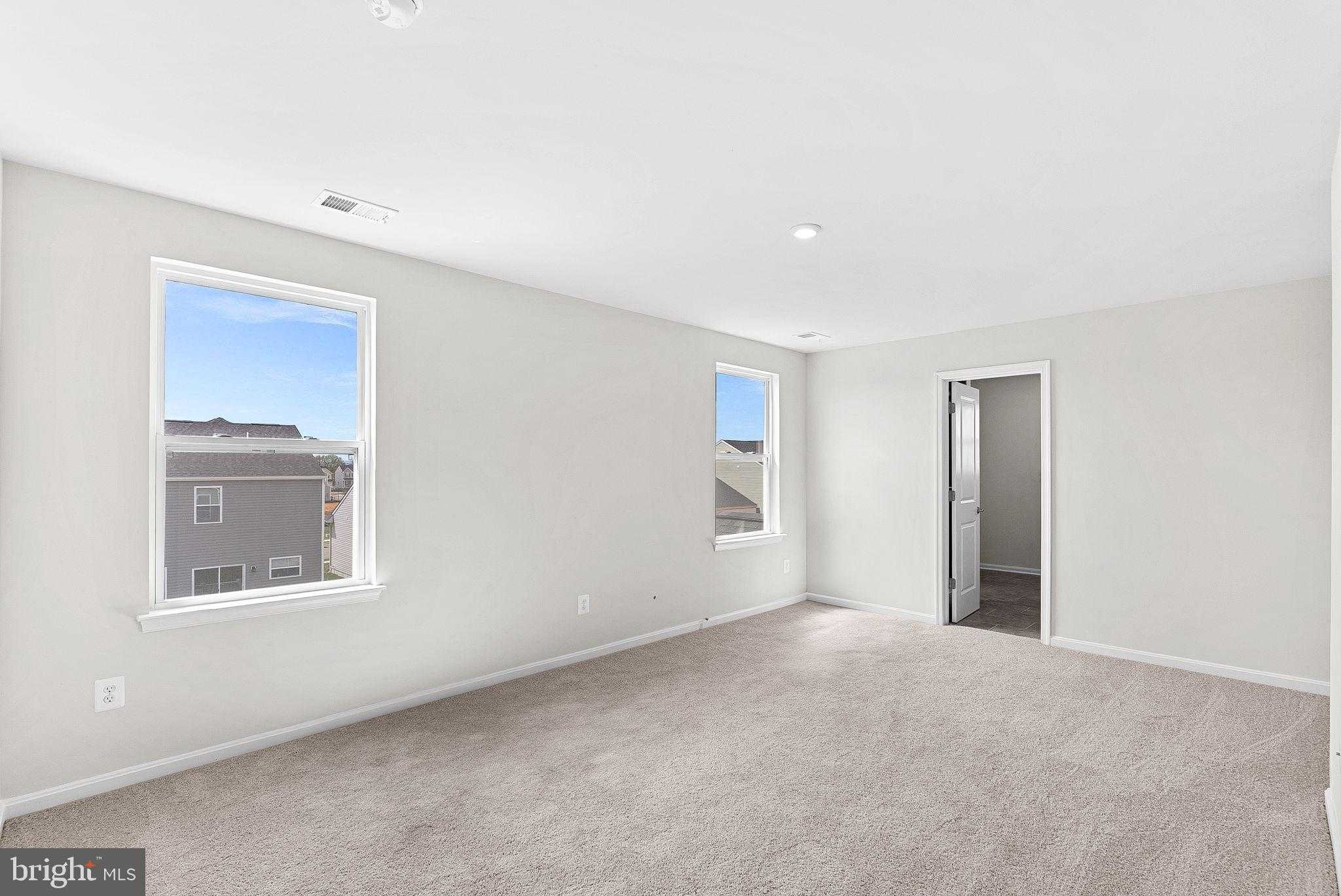 6 Foreman Rd E photo 39