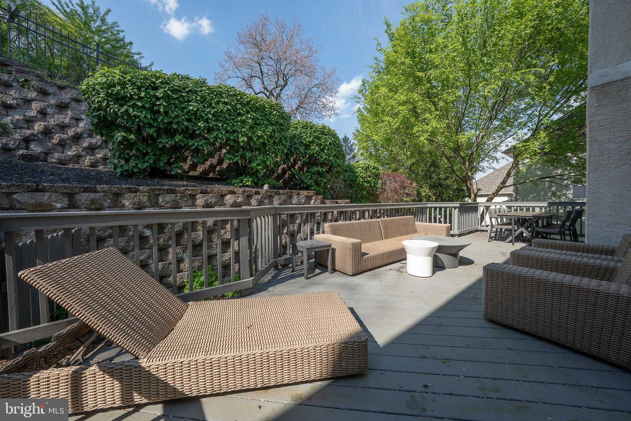 416 Spring Garden Ln photo 25