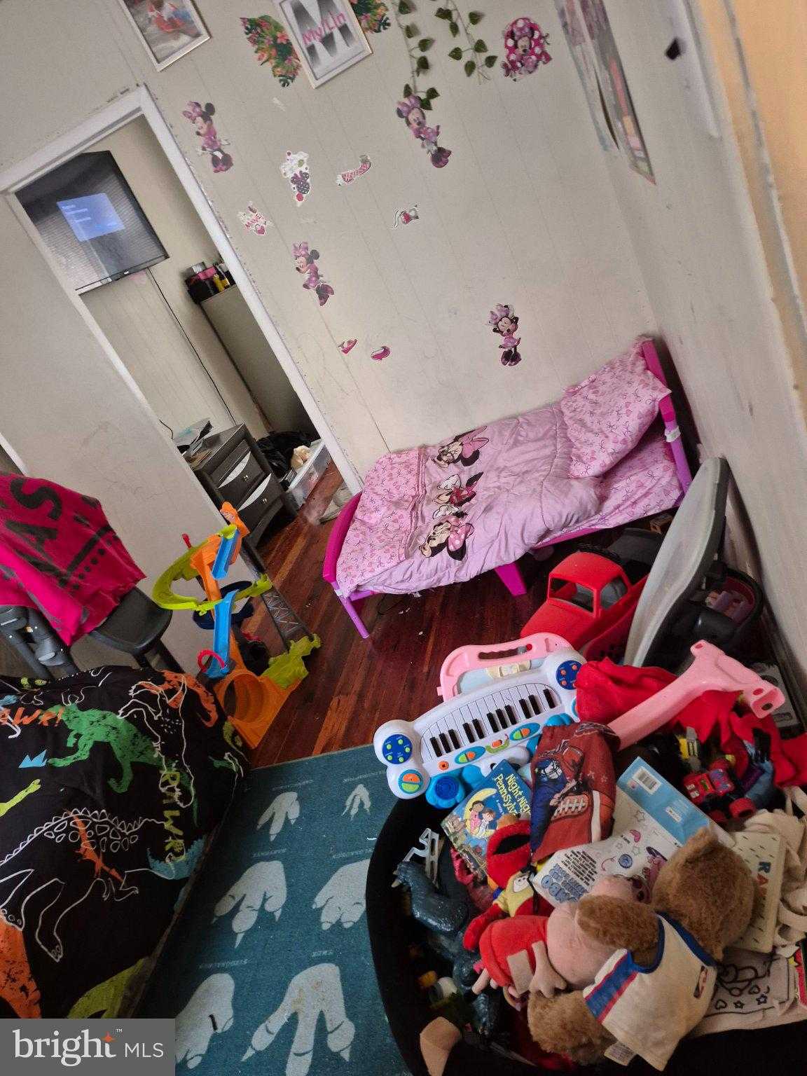 265 N Wilton St photo 8