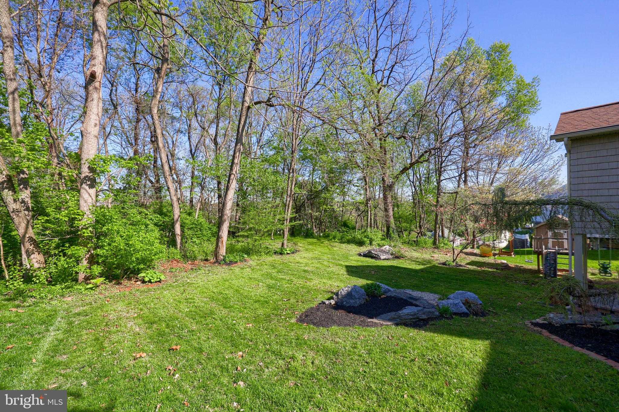 249 Steepbank Rd photo 40