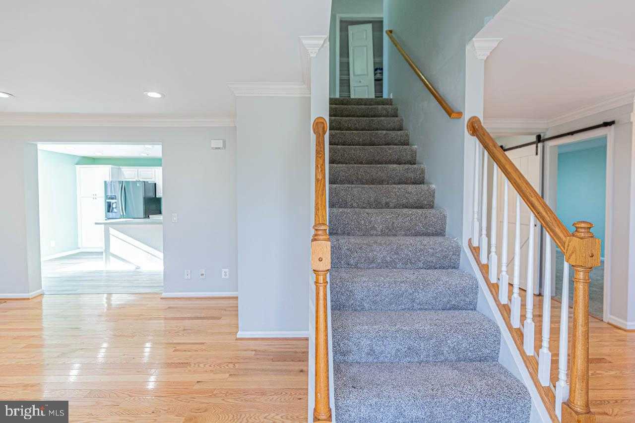 351 Lake Caroline Dr photo 32