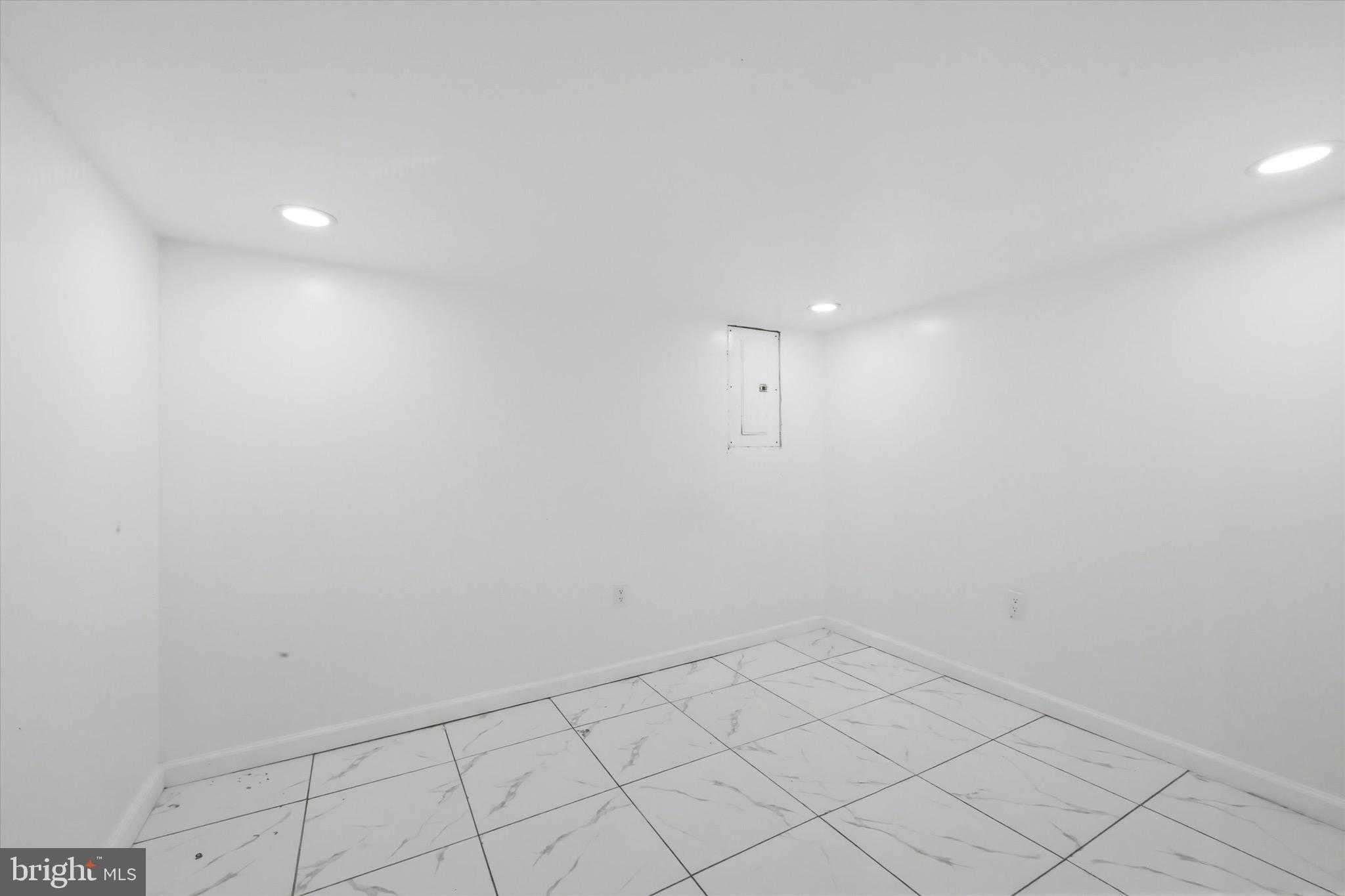 817 W 11th St photo 11