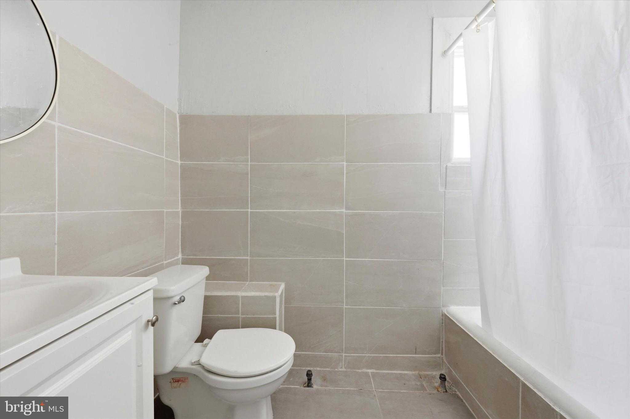 817 W 11th St photo 7