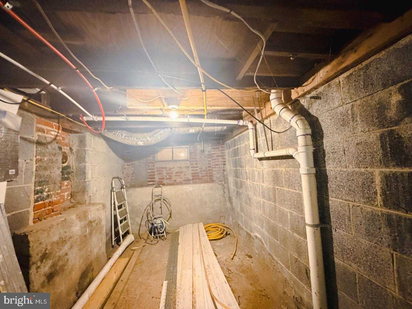 318 W 6th Ave photo 12