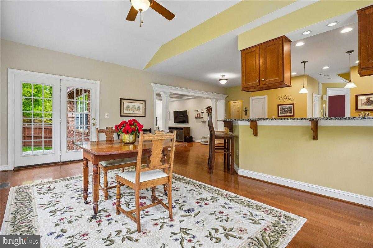 5382 Macdonald Rd photo 11