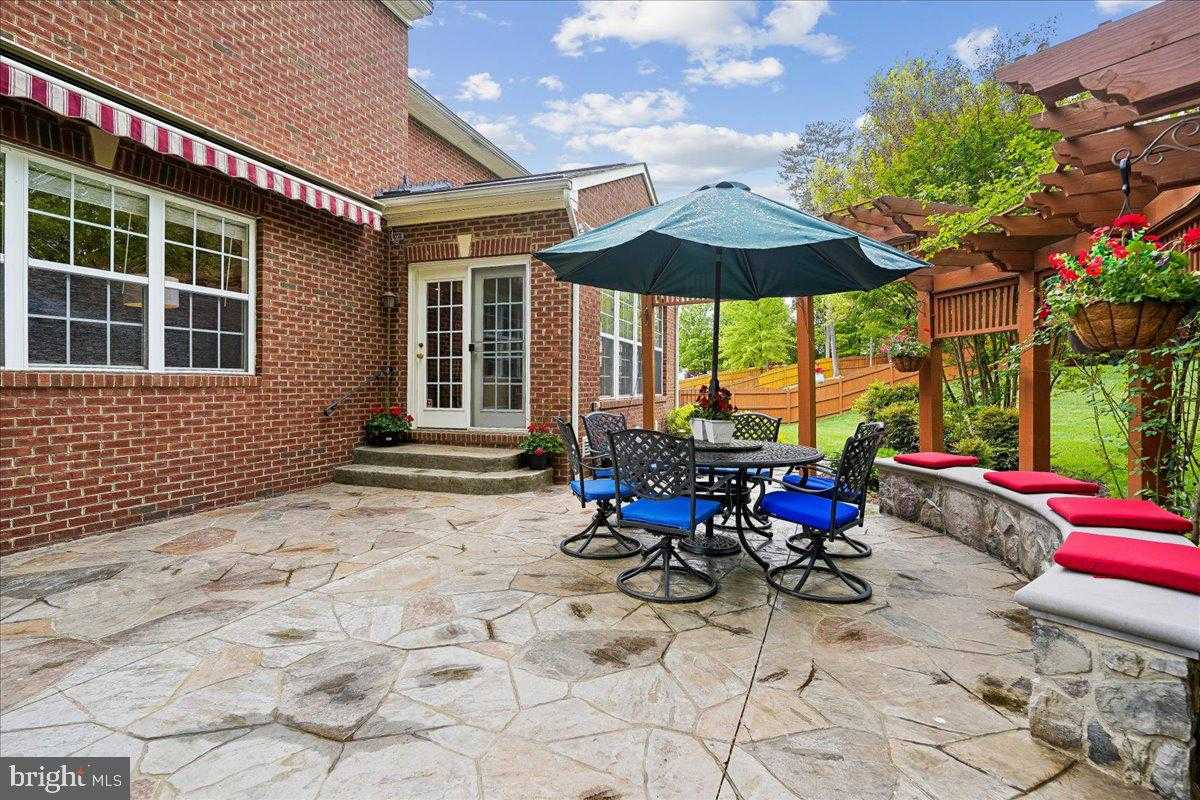 5382 Macdonald Rd photo 13
