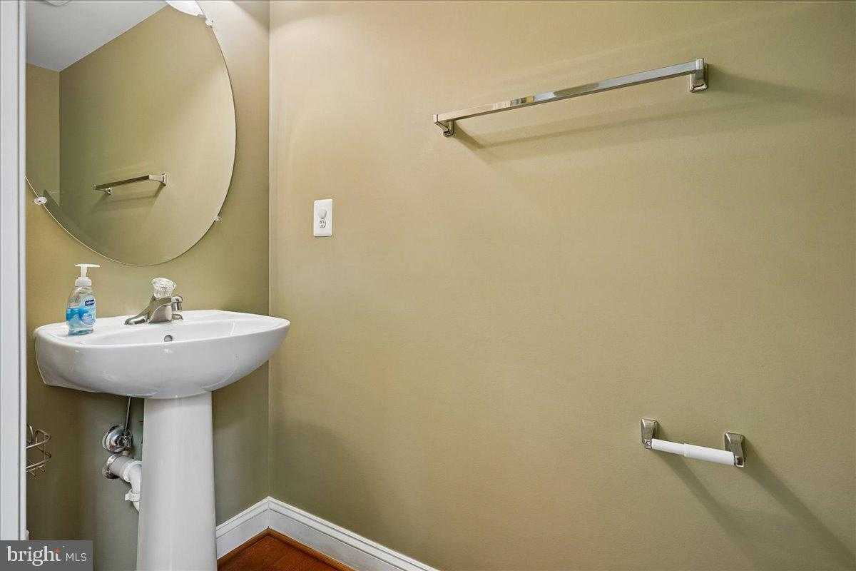 5382 Macdonald Rd photo 36