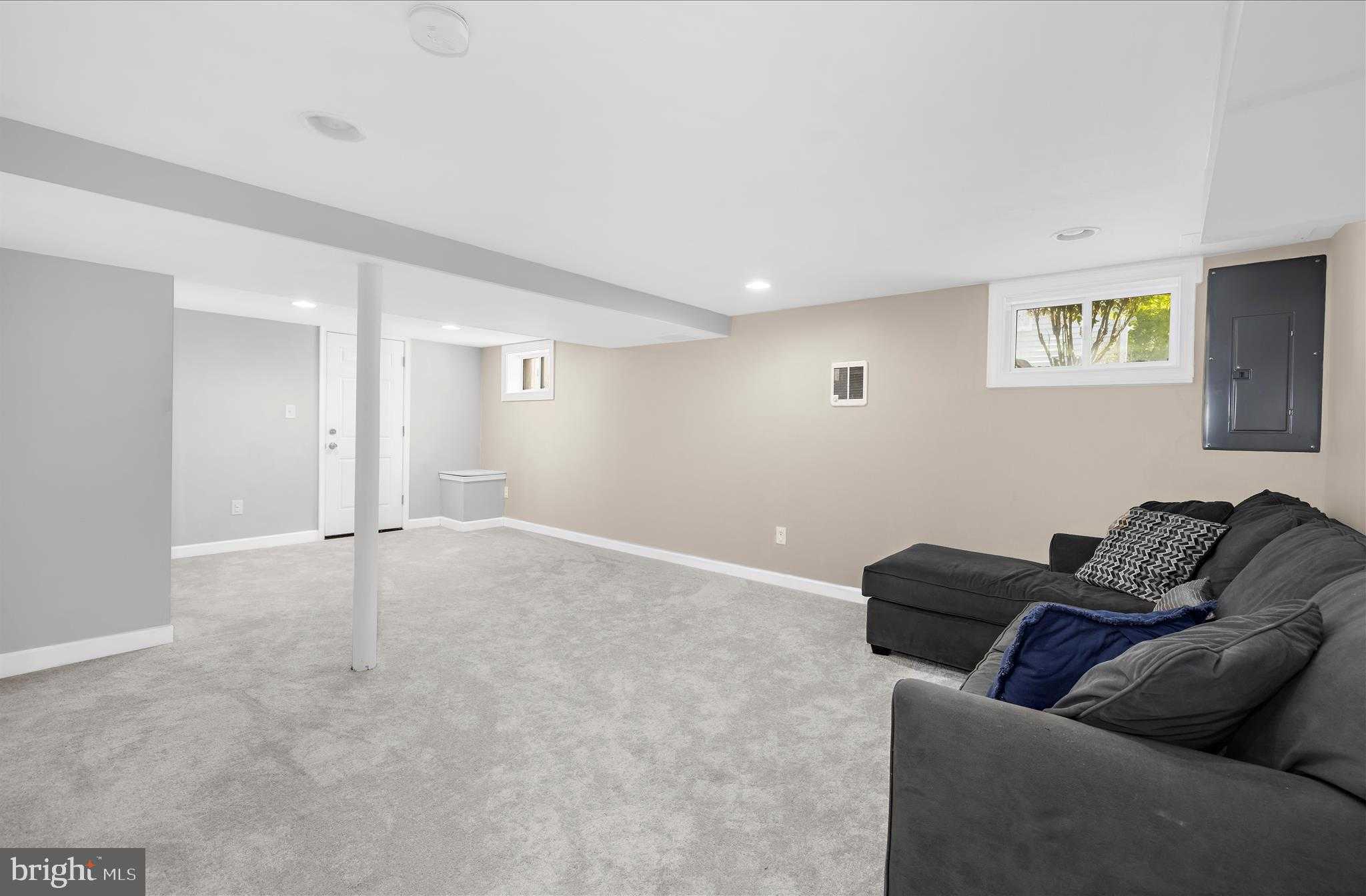 303 Taylor Ave photo 31