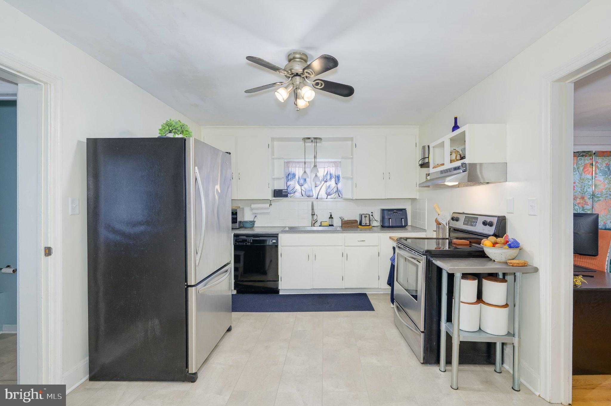 913 W Martin St photo 18