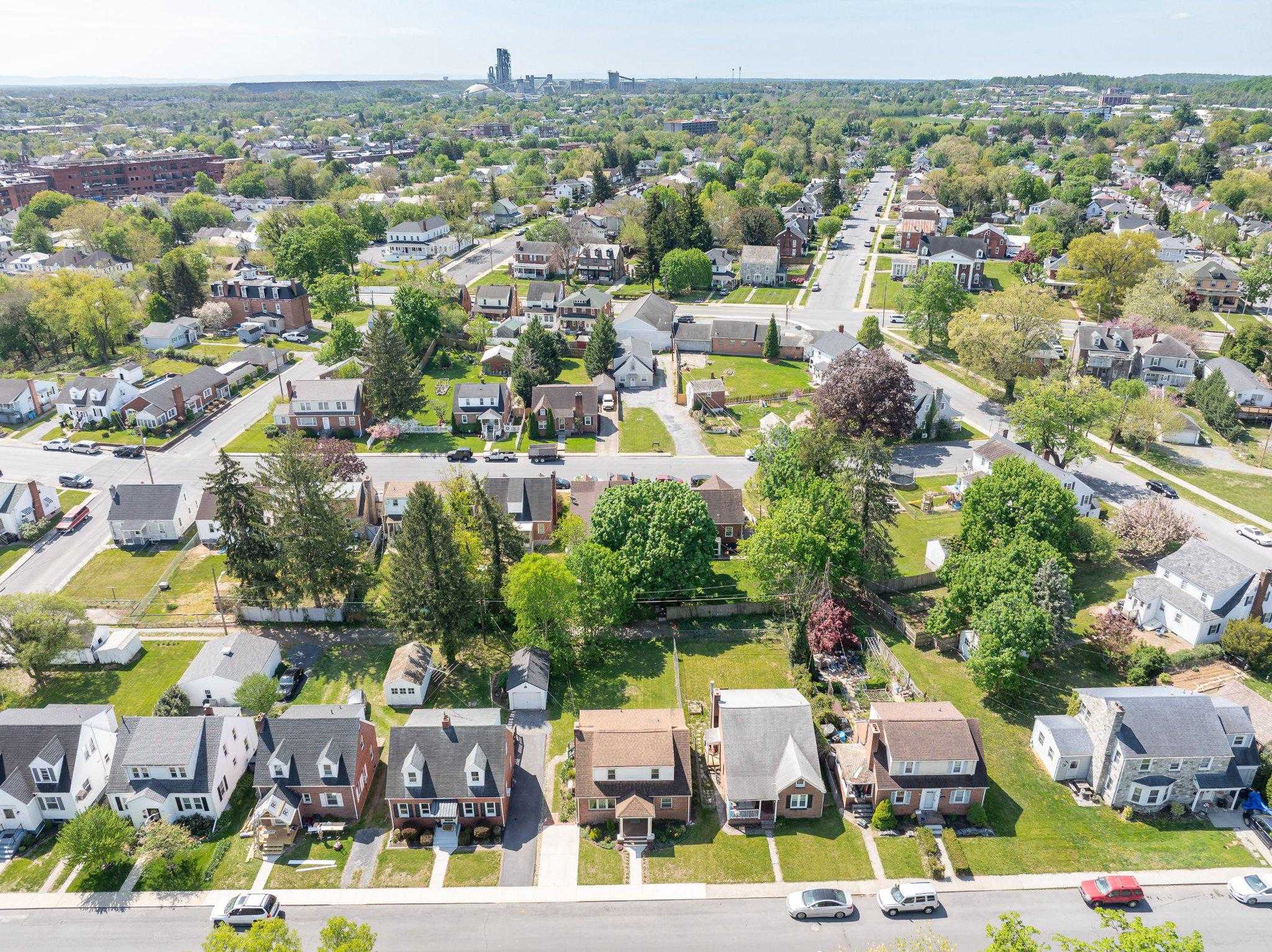 913 W Martin St photo 36