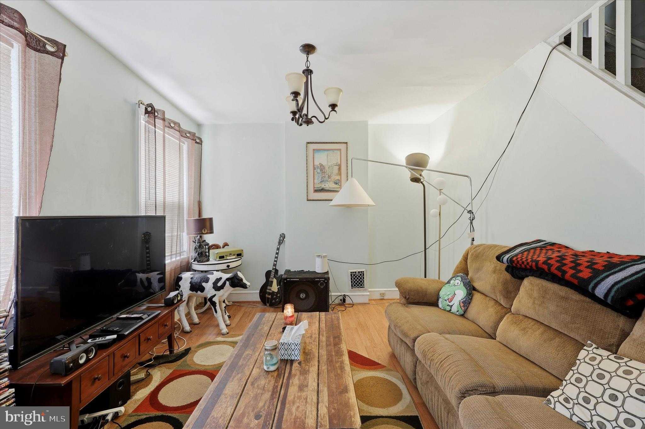 2442 E Gordon St photo 2