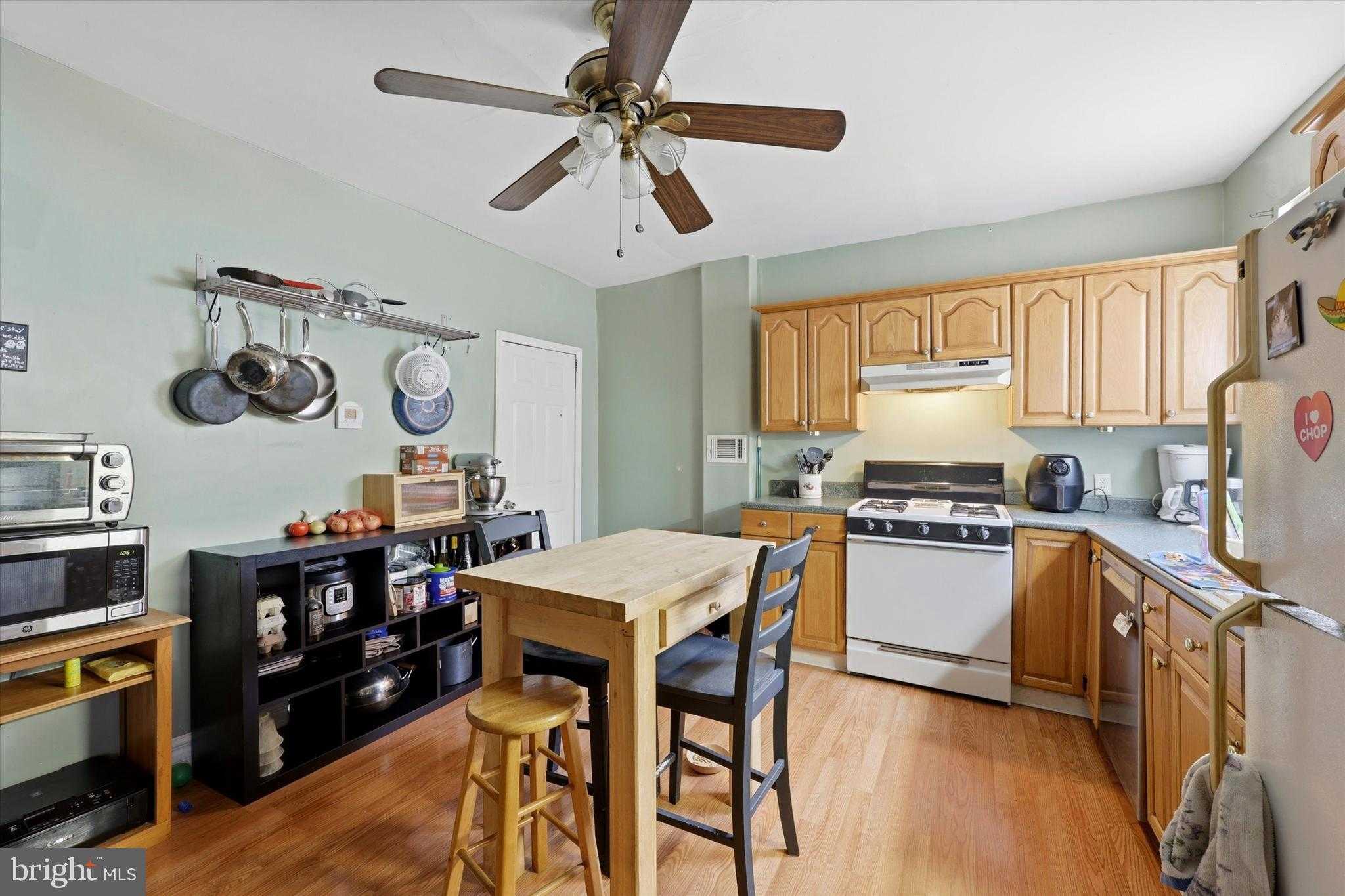 2442 E Gordon St photo 4