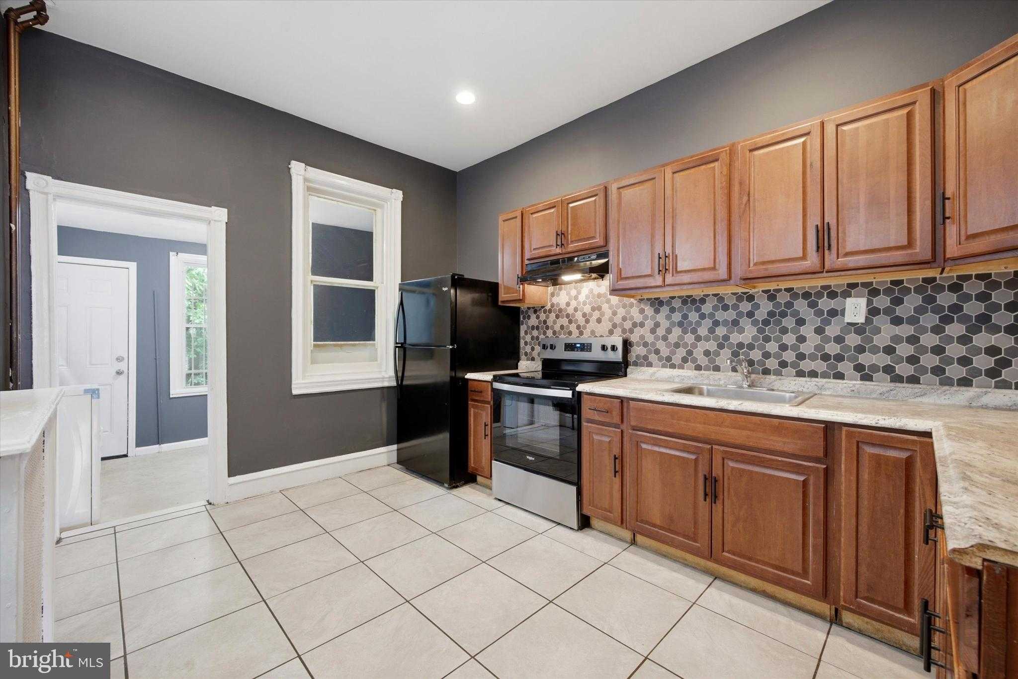 1831 E Cambria St photo 13