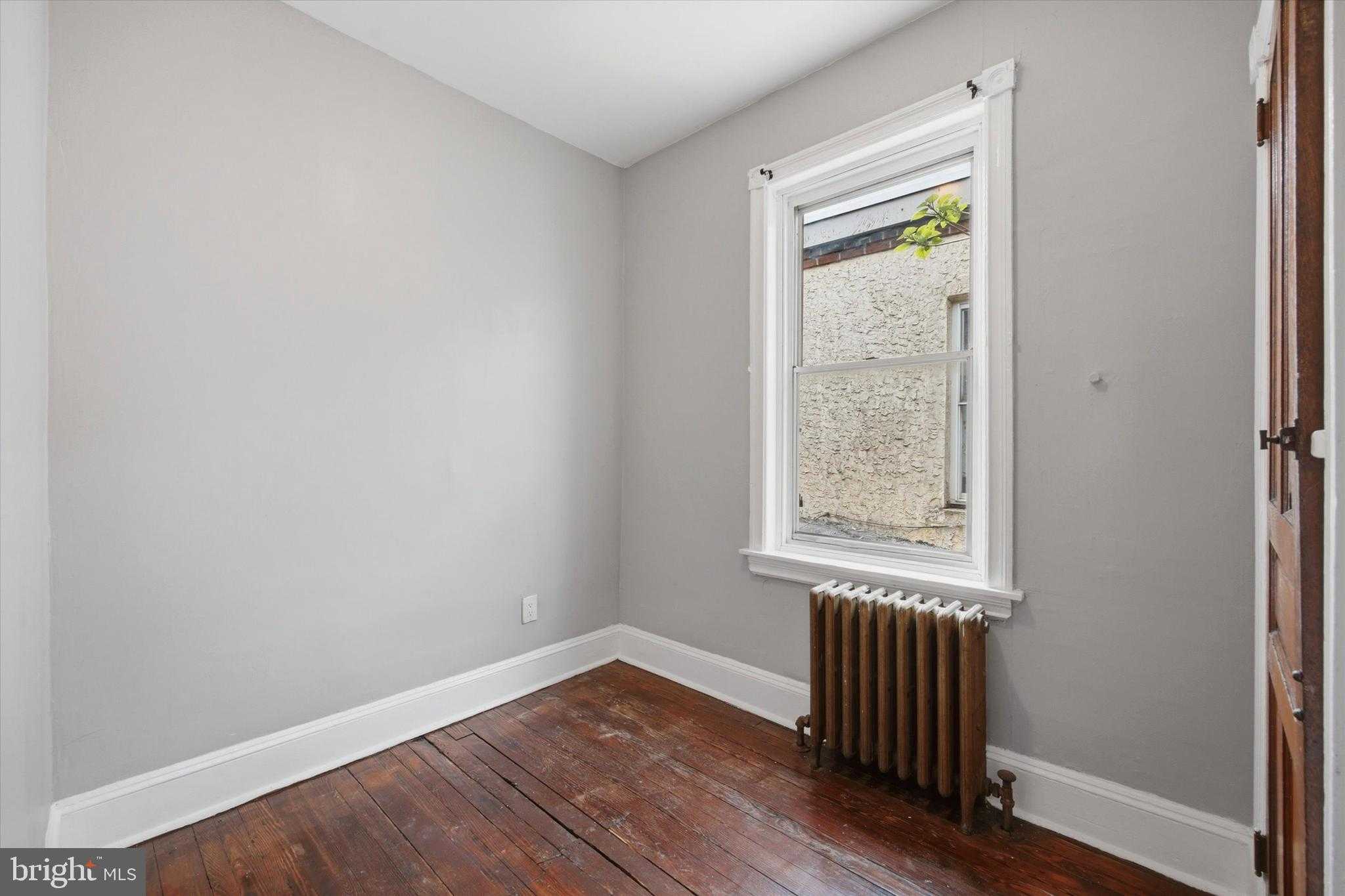 1831 E Cambria St photo 22