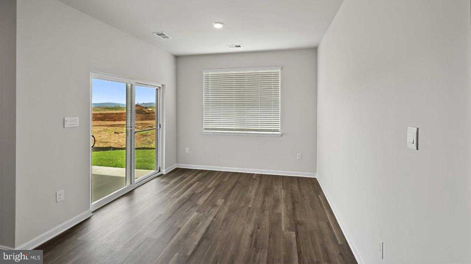 478 Buckeye St photo 8