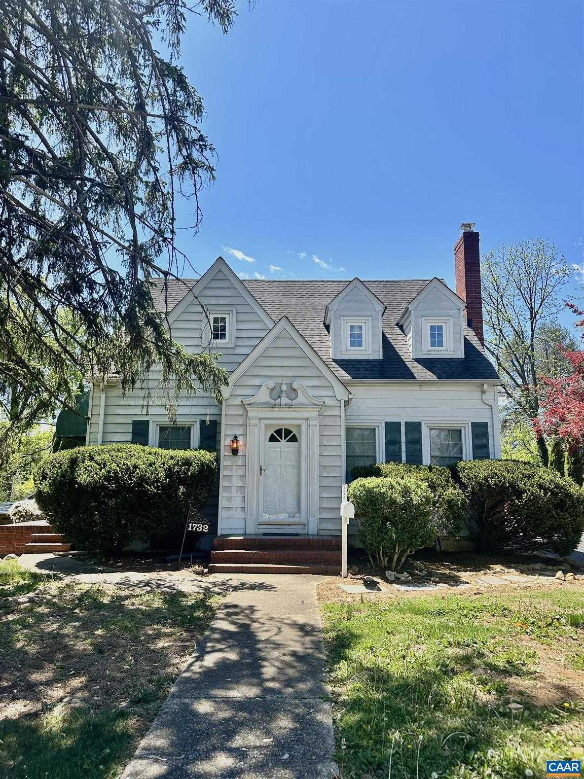 1732 W Main St, Waynesboro