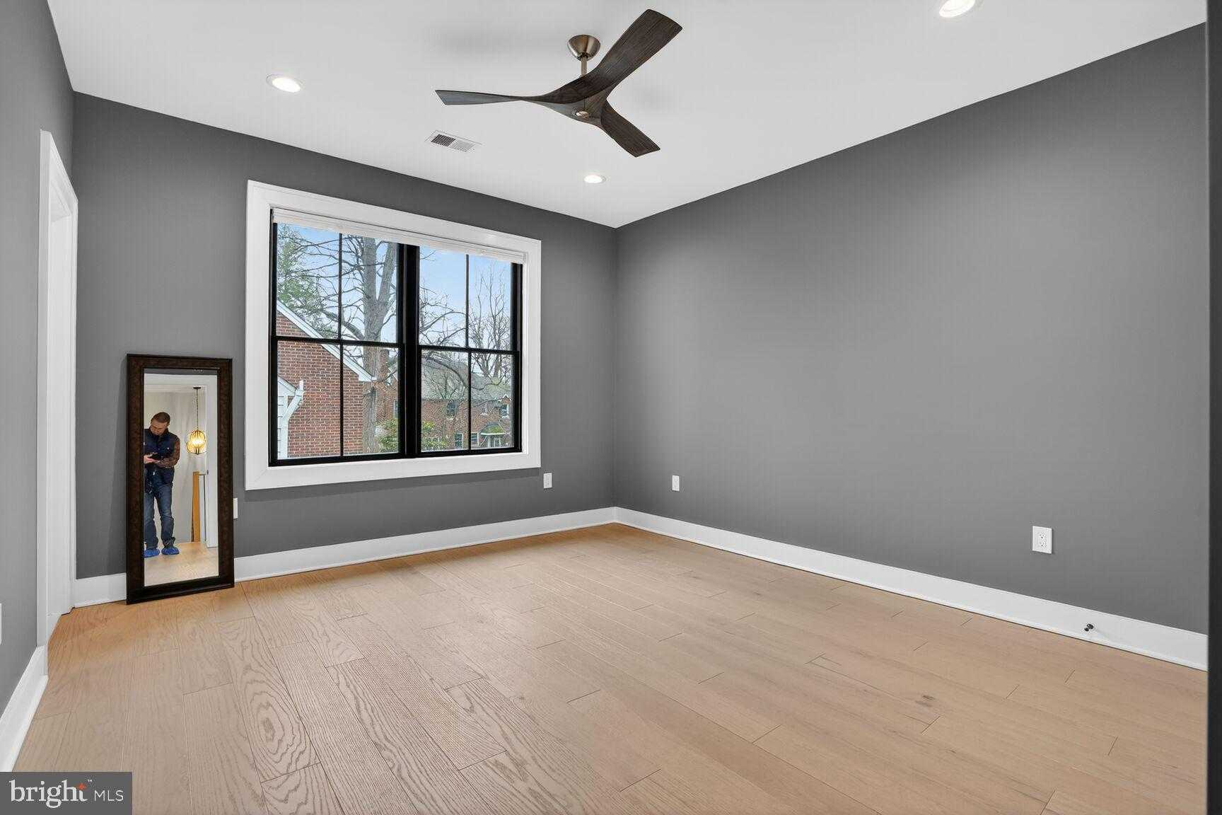 414 N Monroe St photo 48