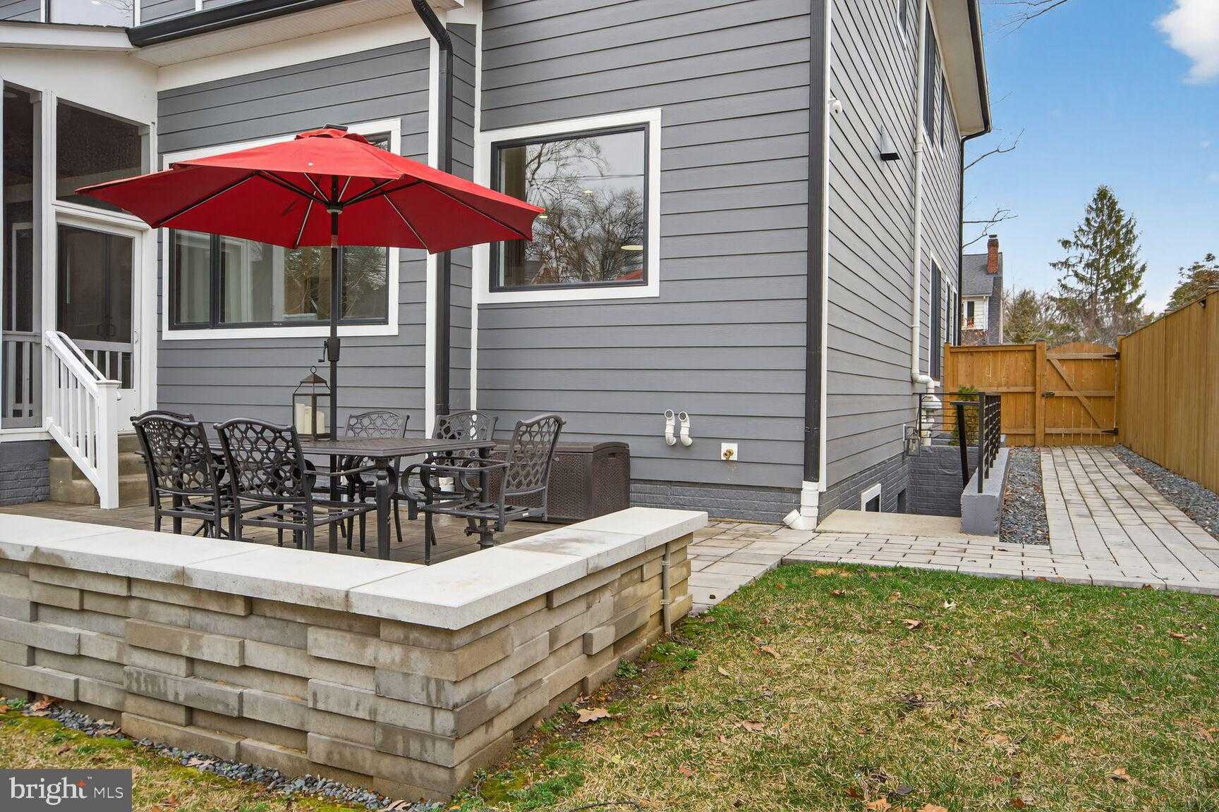 414 N Monroe St photo 64