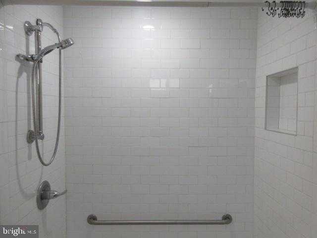 2453 Meredith St photo 9