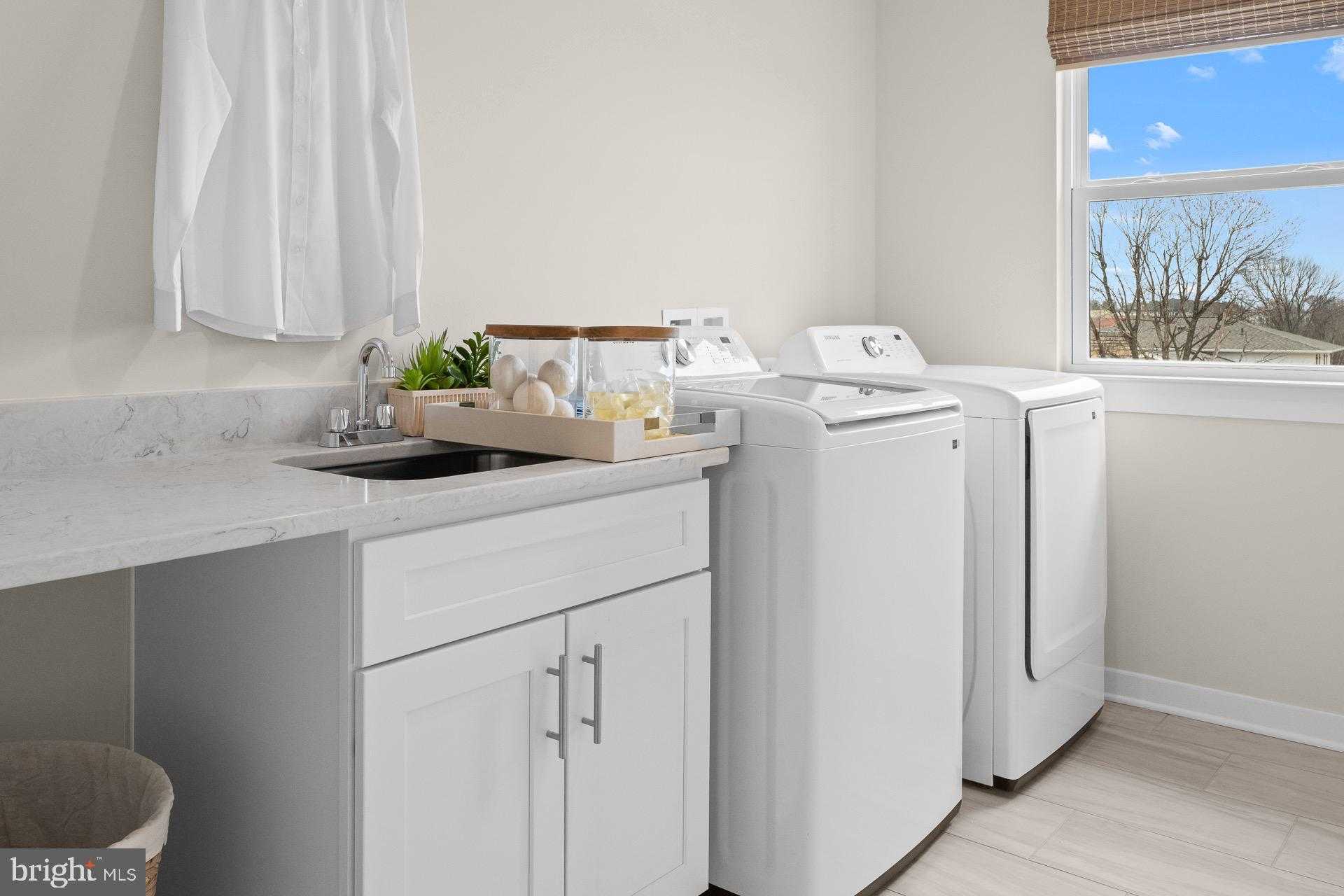 10 Foreman Rd E photo 28