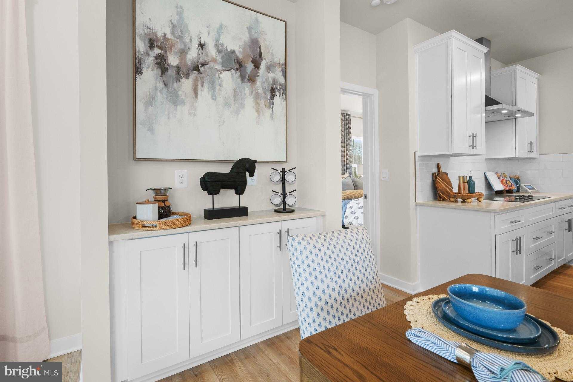 10 Foreman Rd E photo 42