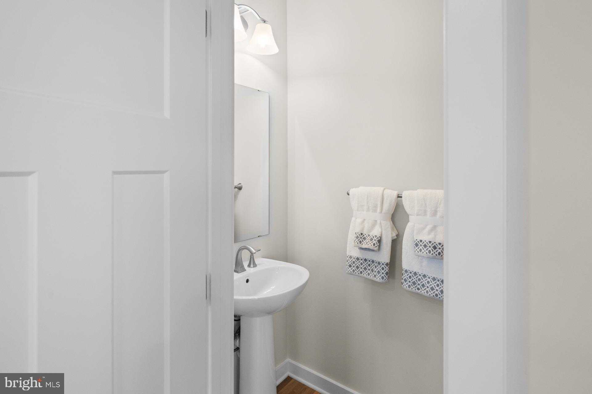 10 Foreman Rd E photo 72