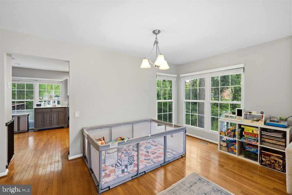 423 Foxridge Dr SW photo 9