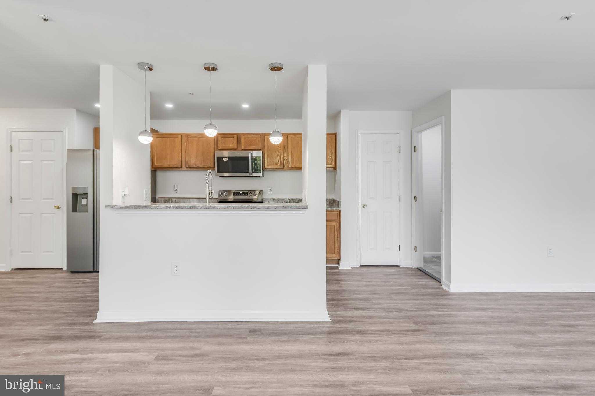 9700 Lake Pointe CT Apt 202 photo 4