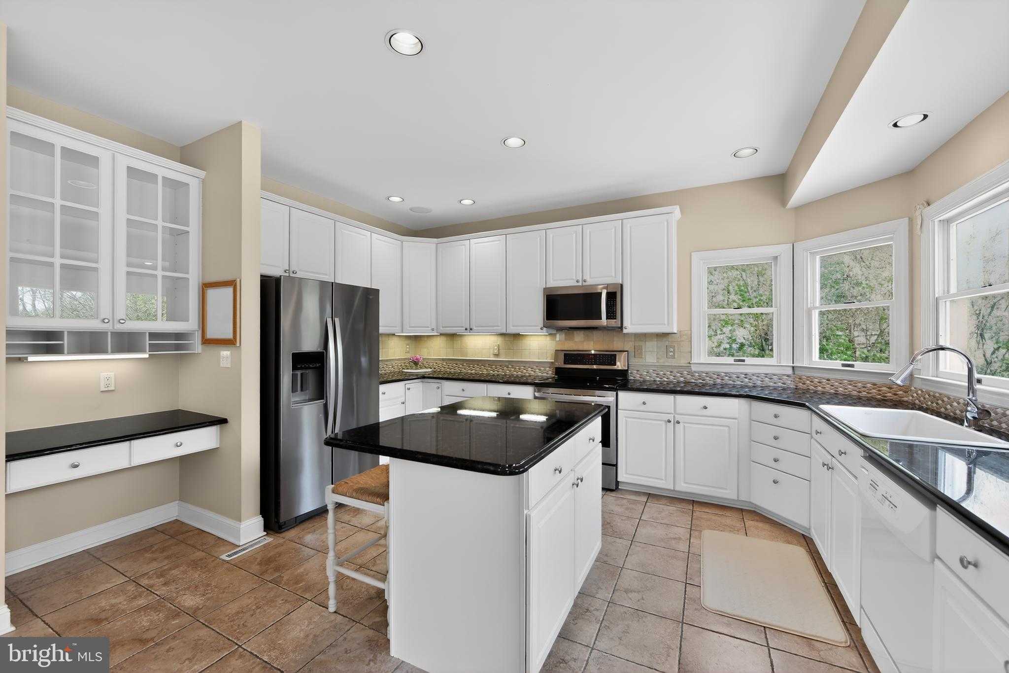 103 N Iroquois Ln photo 24