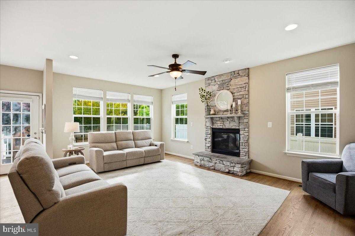 115 Thoroughbred Dr photo 20