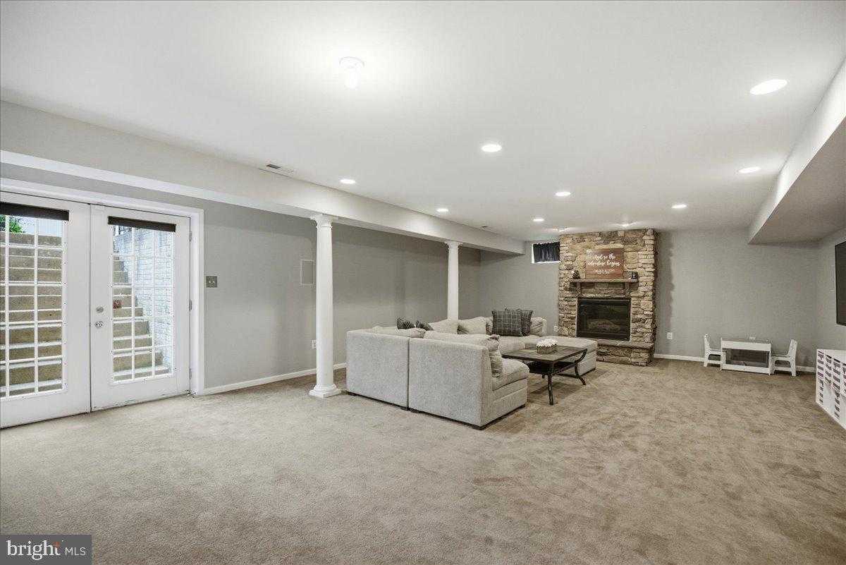 115 Thoroughbred Dr photo 37