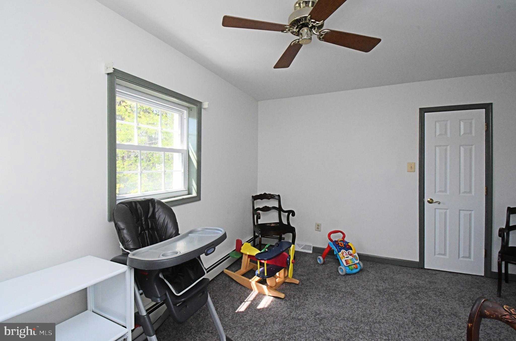 528 Berkley Ave photo 11