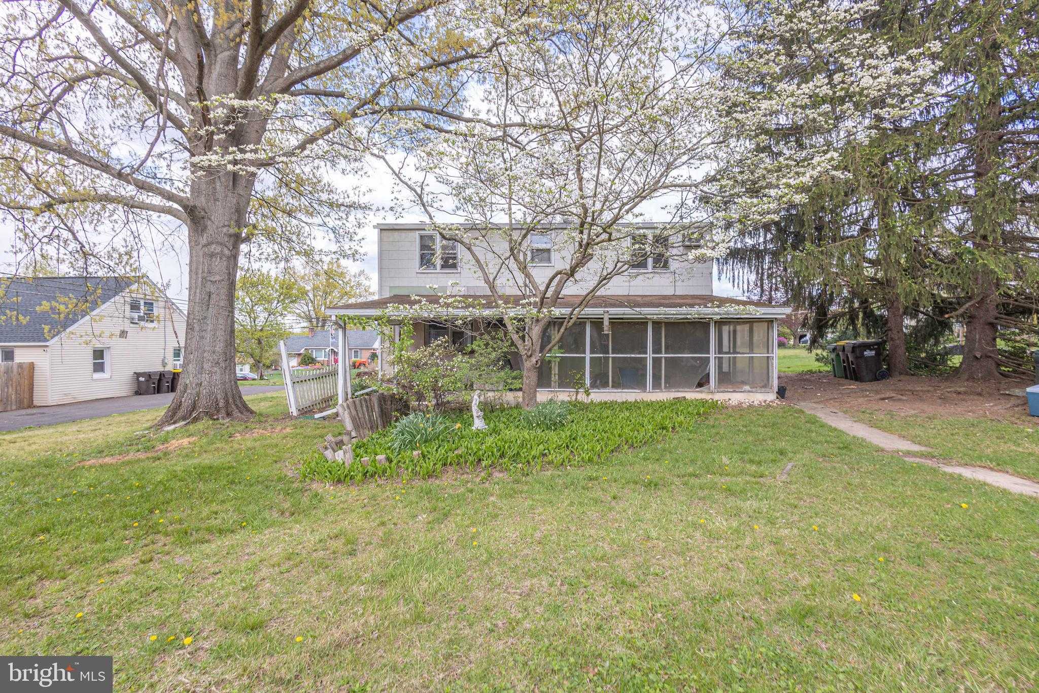 812 E Walnut St photo 6