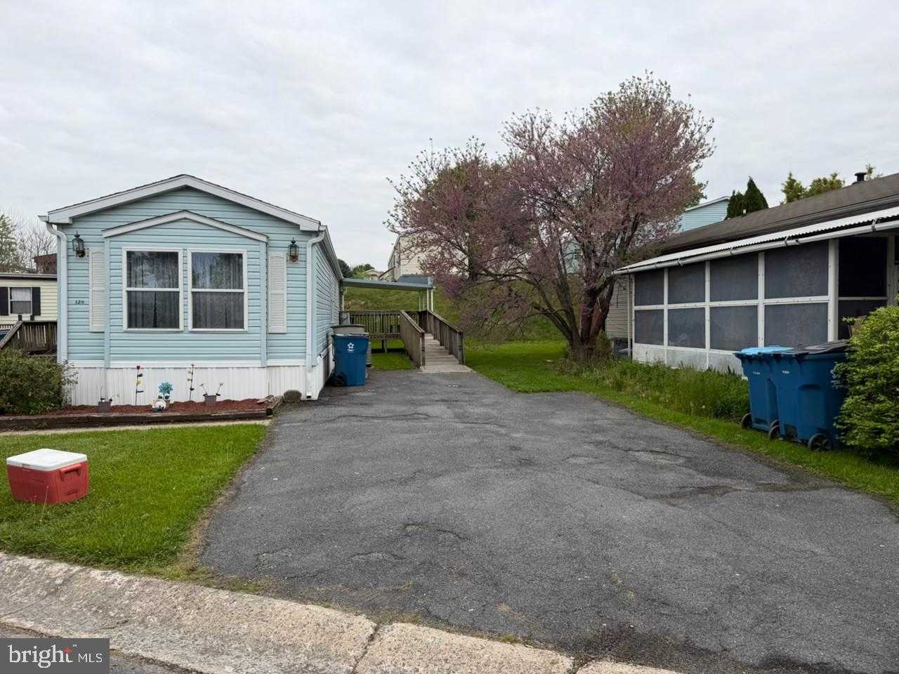 126 Ridgewood Mnr photo 4