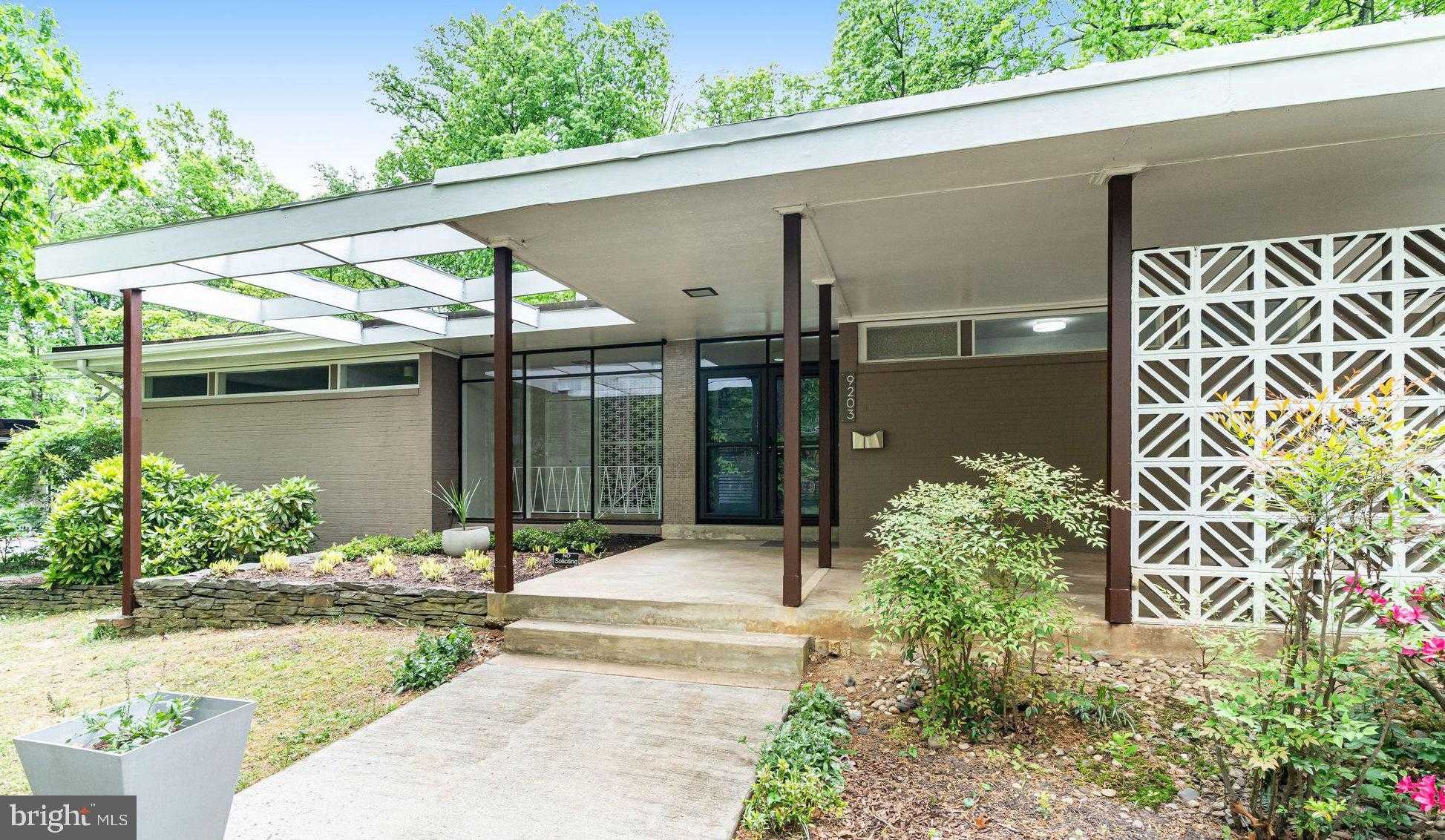 9203 Saint Marks Pl photo 5