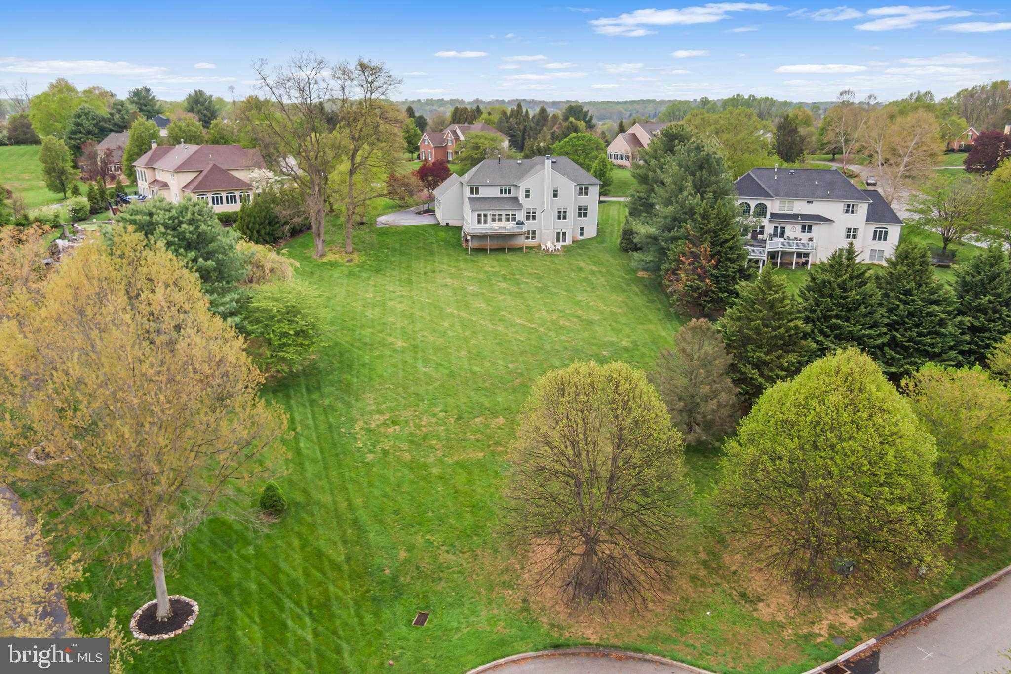 327 Twin Pond Dr photo 2