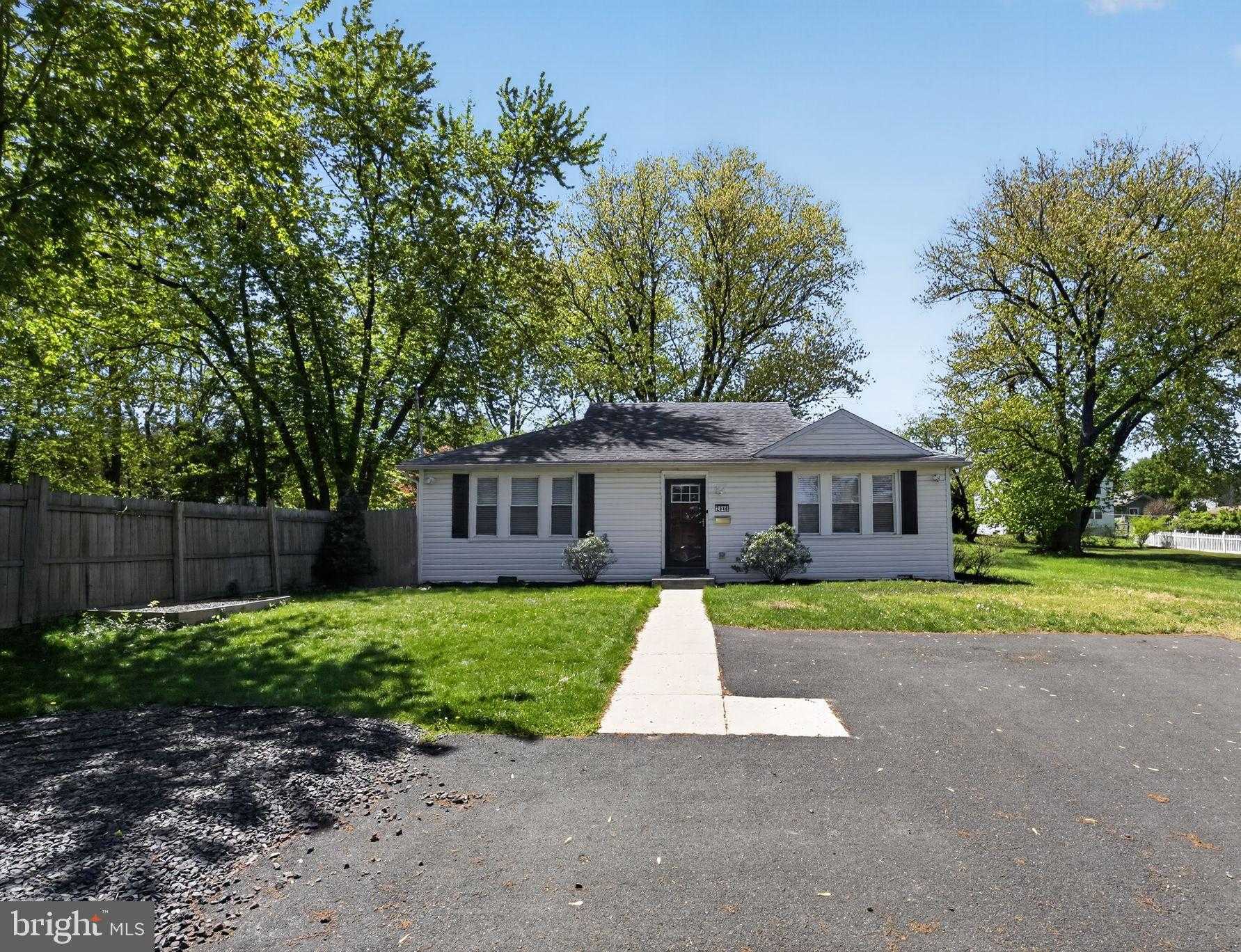 2646 Jenkintown Rd photo 3