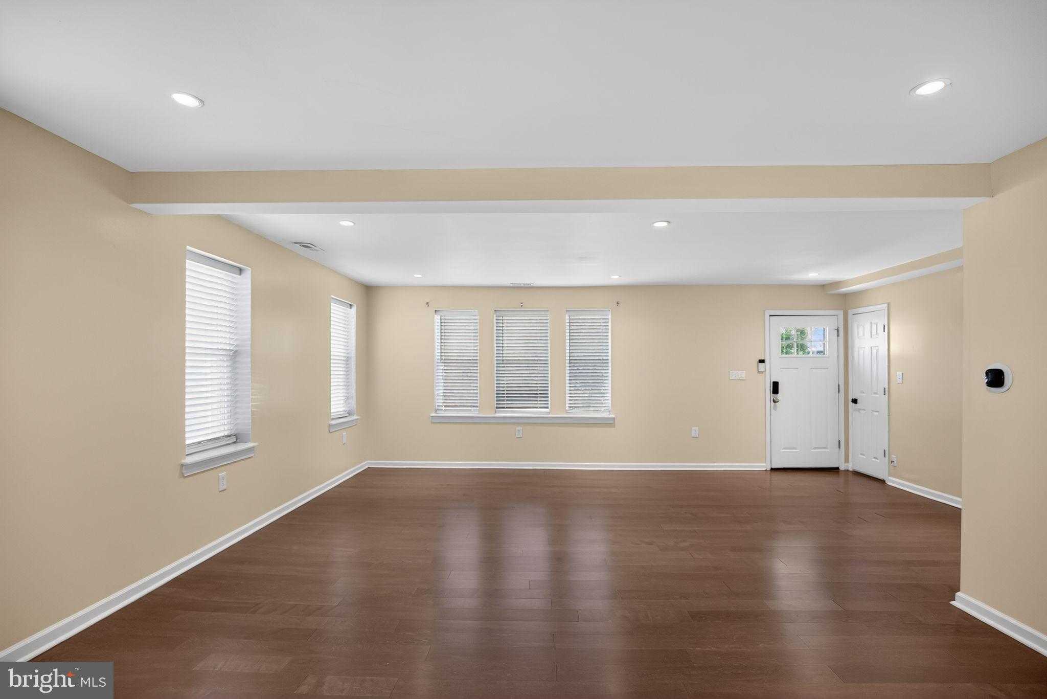 2646 Jenkintown Rd photo 4