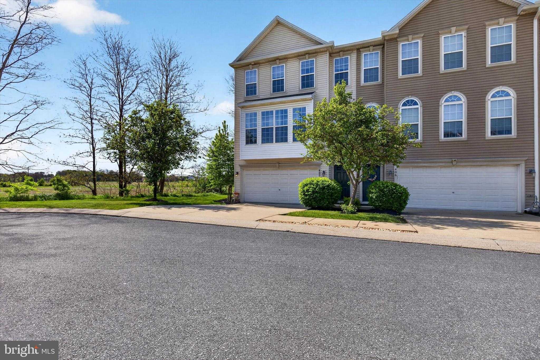 407 Brook Meadow Dr photo 3