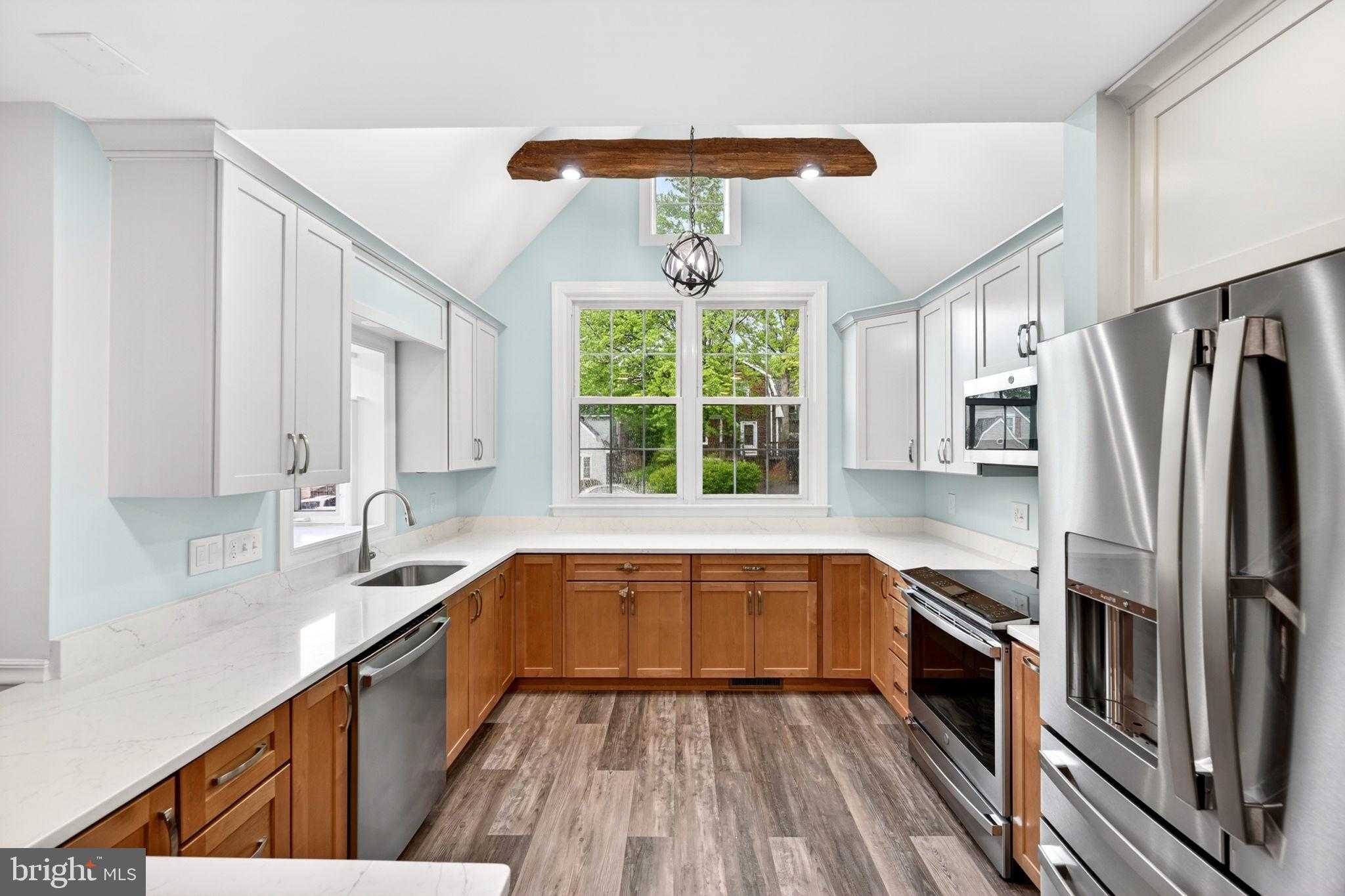 10743 Lake Edge CT photo 2