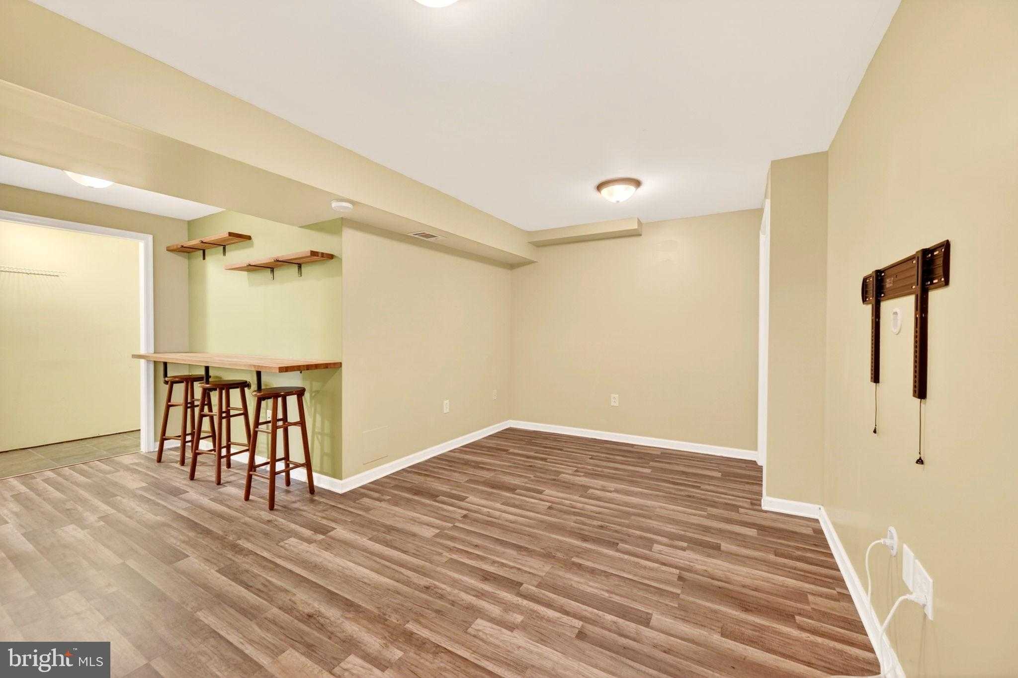 10743 Lake Edge CT photo 32