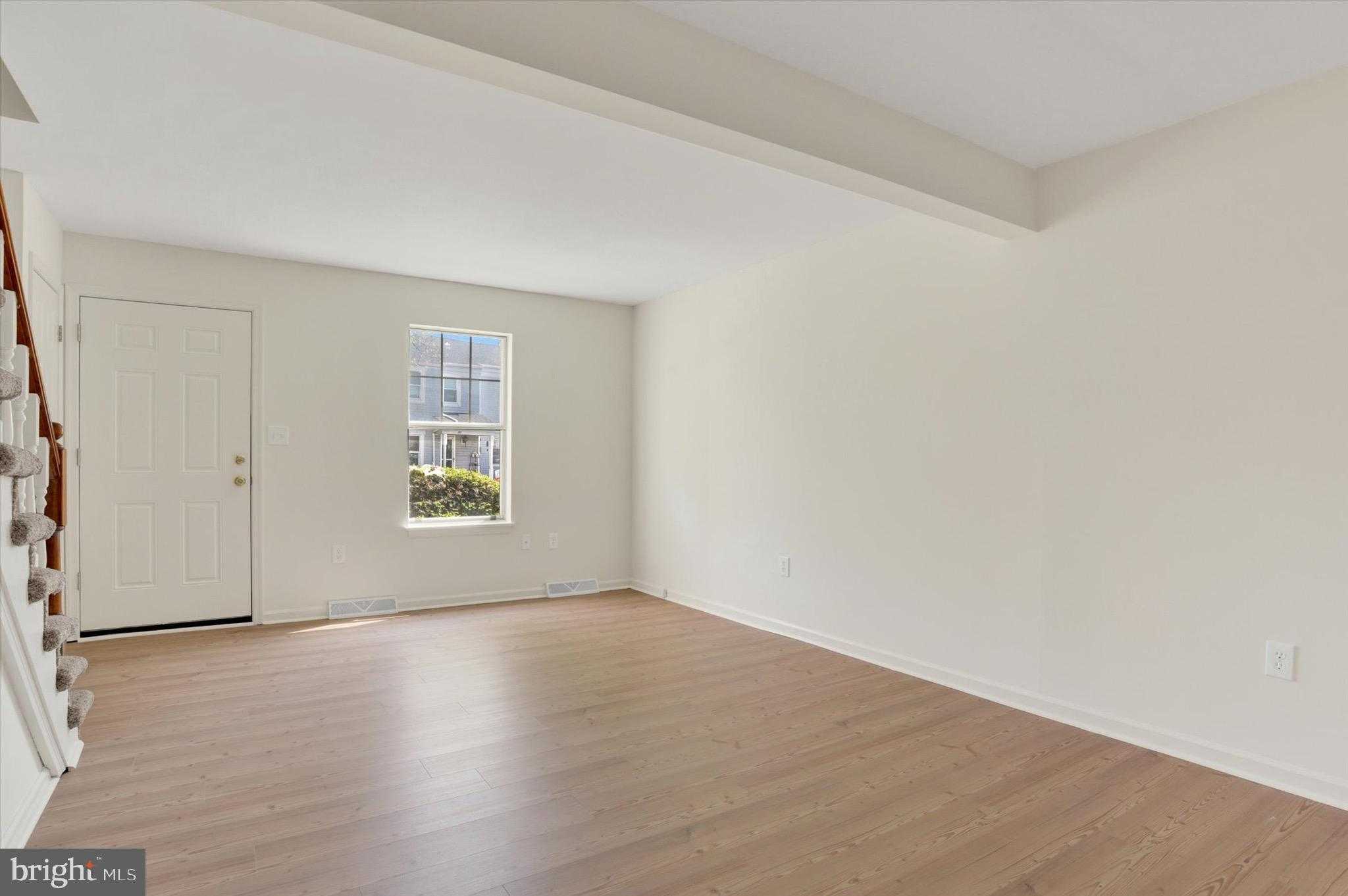 883 Old Silver Spring Rd photo 3