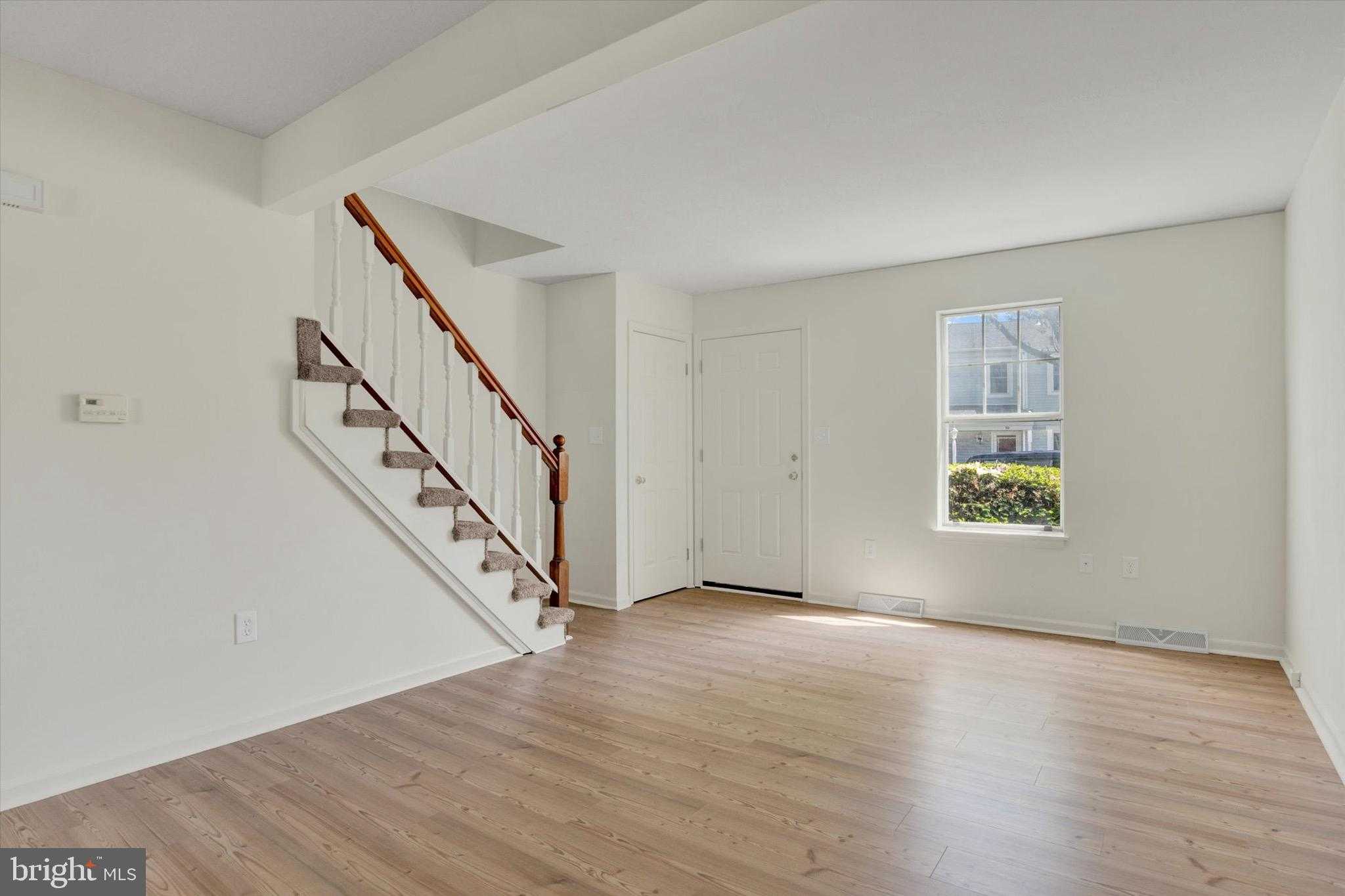 883 Old Silver Spring Rd photo 4