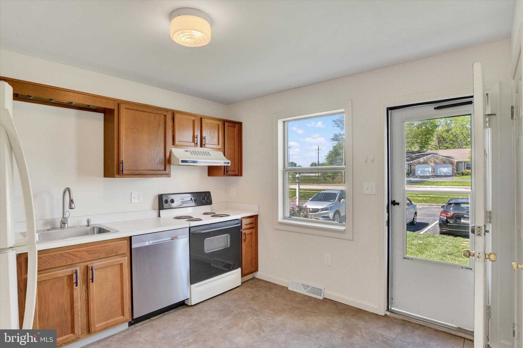 883 Old Silver Spring Rd photo 8