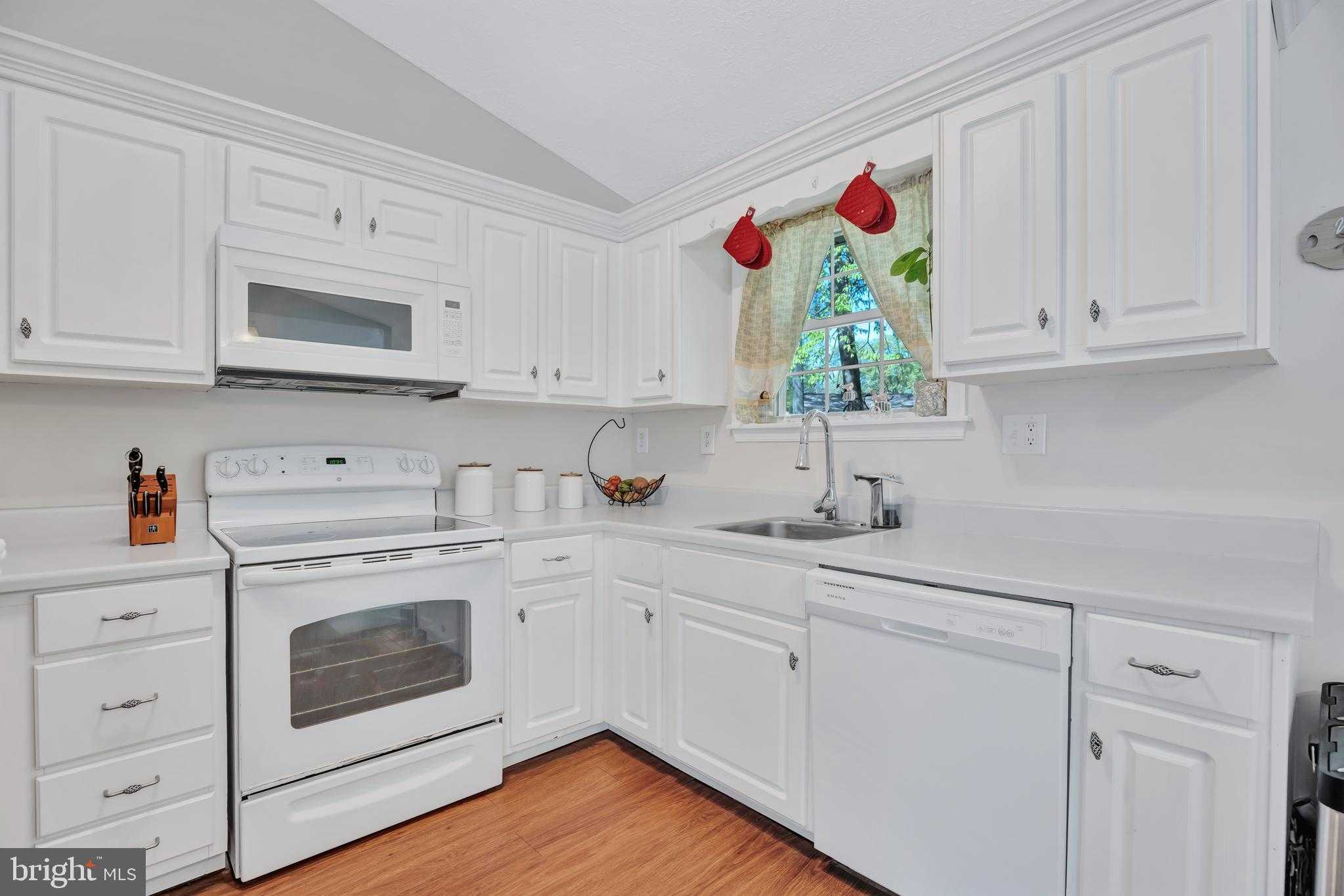 3033 Blackland CT photo 10