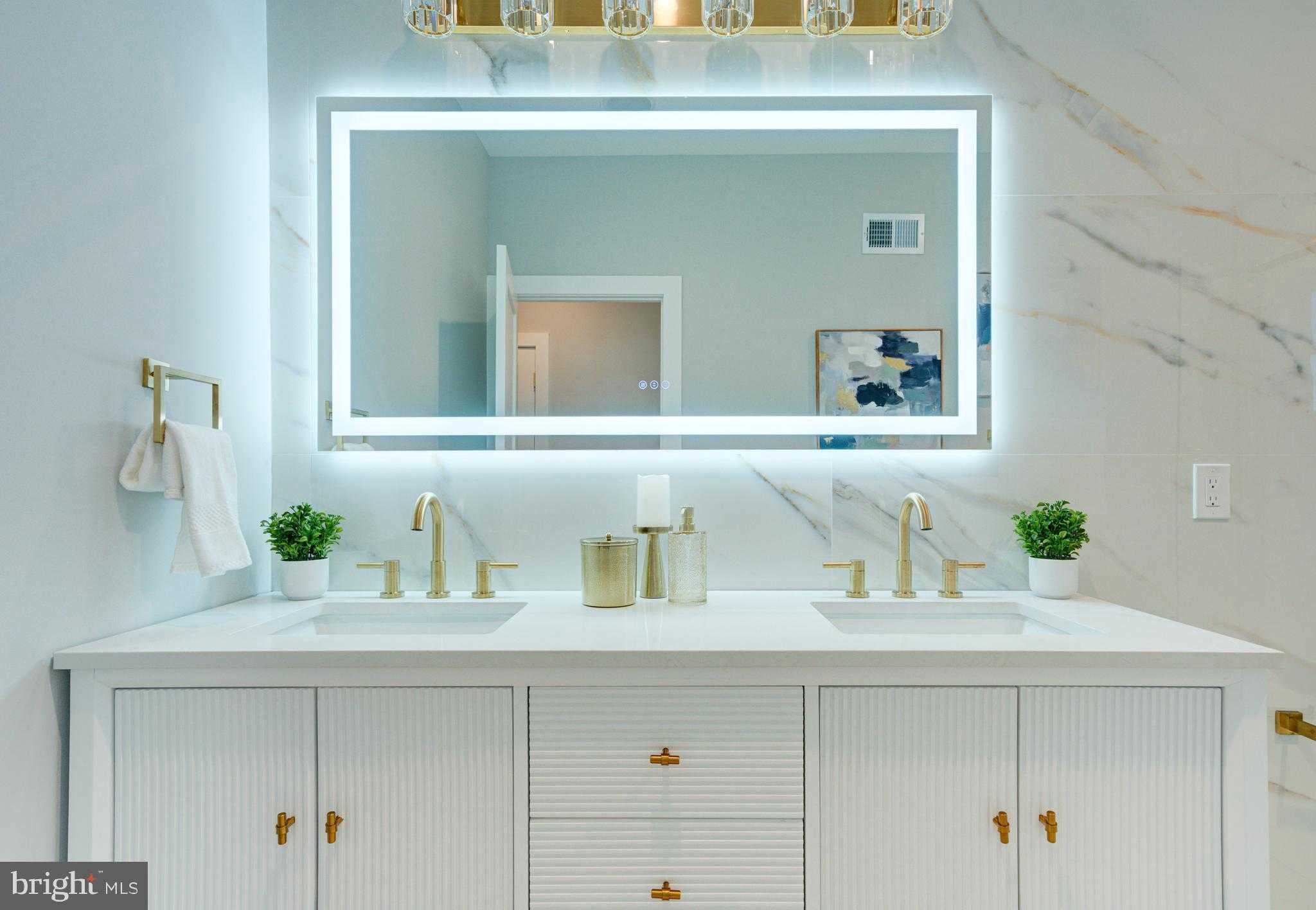 1019 E Palmer St photo 32